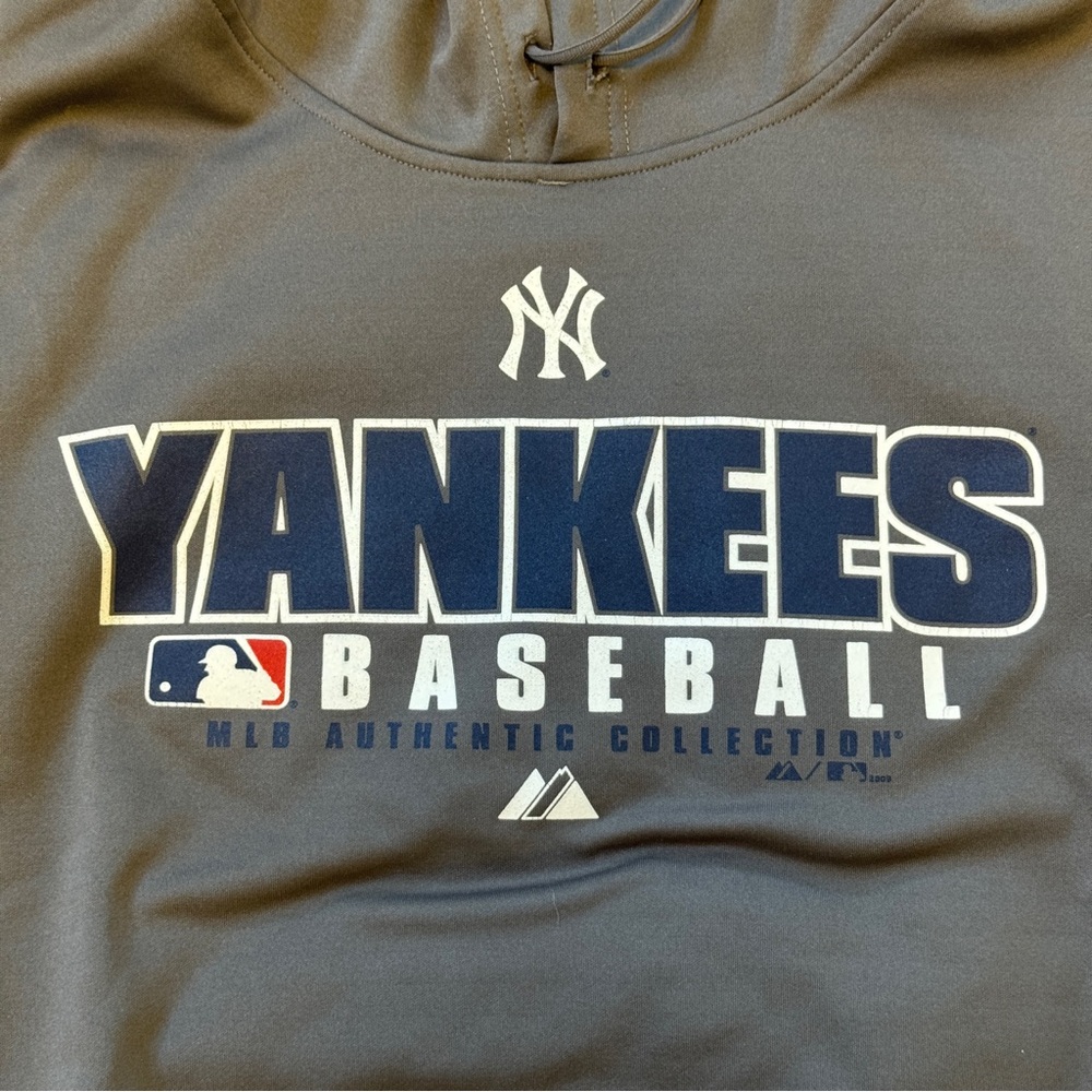 Majestic Gray Yankees Baseball Hoodie - Picture 2 of 5